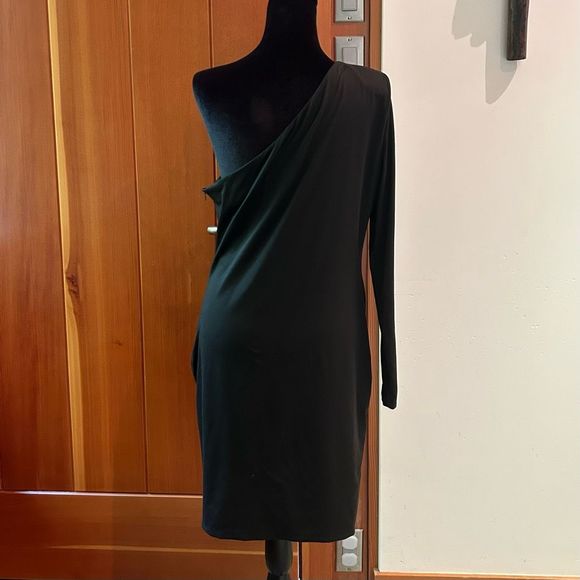 Large Offshoulder Black Dress - Picture 5 of 8